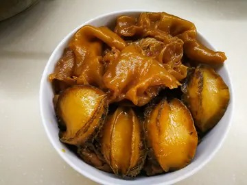鱼胶红枣瘦肉汤的功效与作用(花胶海参茨实瘦肉汤的功效？)