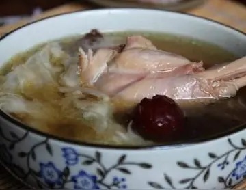 鲍鱼松茸花胶鸡汤的做法 花胶鲍鱼炖鸡汤的做法