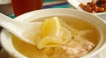 鱼胶可以跟灵芝一起煲汤吗(石斛、灵芝可以一起煮汤吗？)