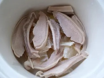 鹅掌花胶花菇煲(海参、鲍魚、鹅掌该怎么做才好吃？)