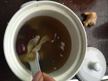花胶黄豆猪骨做法(花胶煲汤的做法有哪些？)