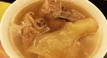 羊肚菌石斛花胶排骨汤的做法 花胶羊肚菌排骨汤的做法功效
