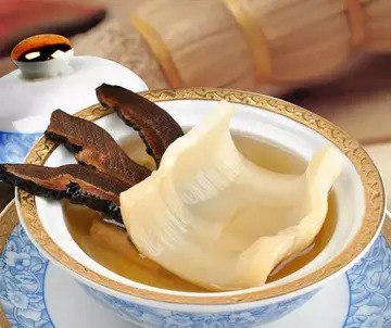 鱼胶汤的家常做法大全(粤菜的花胶汤是怎么做的？)