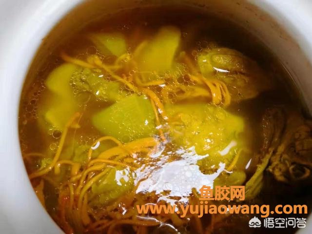 黑豆虫草花煲鱼胶汤(虫草花配什么材料煲汤？)