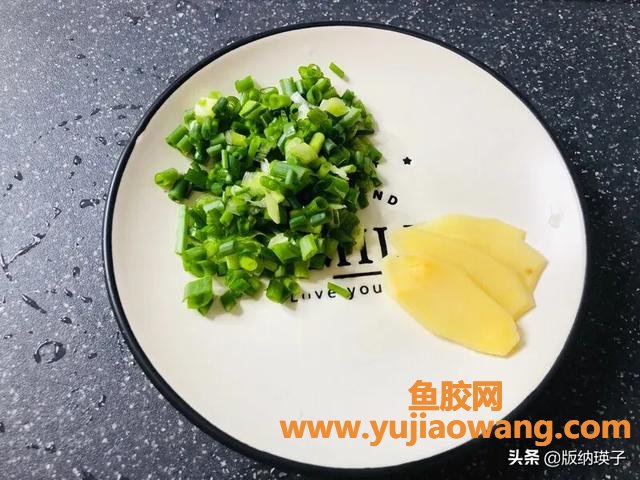 鲫鱼和鱼胶可以一起炖吗(鲫鱼可以直接炖吗？)