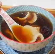 薏米莲子鱼胶汤的功效与作用(薏米芡实莲子排骨汤有啥功效？