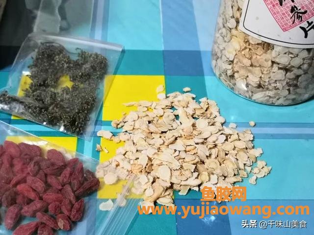 鱼胶石斛瘦肉的功效与作用(花旗参石斛煲瘦肉的做法？)