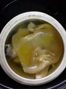 慢性胃炎可以吃鱼胶调理吗(若患上慢性胃炎，在饮食上应该怎样