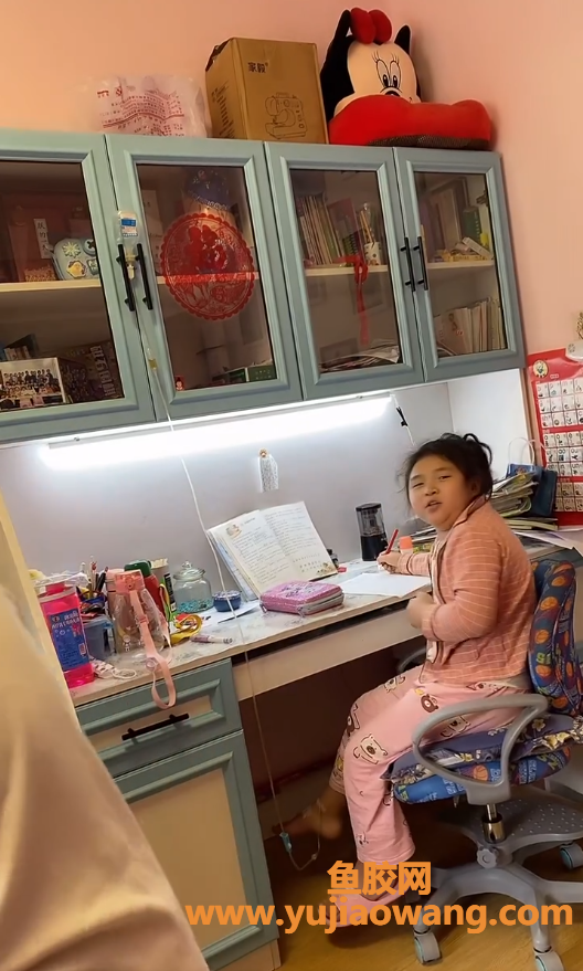 2岁得肾病综合征的李欣蕊，因长相爆火，如今她怎么样了
