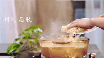 (鱼胶炖骨头的做法大全)花胶炖猪骨，营养又好吃的家常汤，简单做法