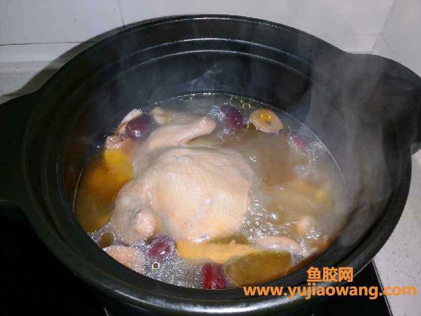 (鱼胶和鸽子的功效与作用)唇干舌燥的秋季，一碗鸽子花胶汤来润燥