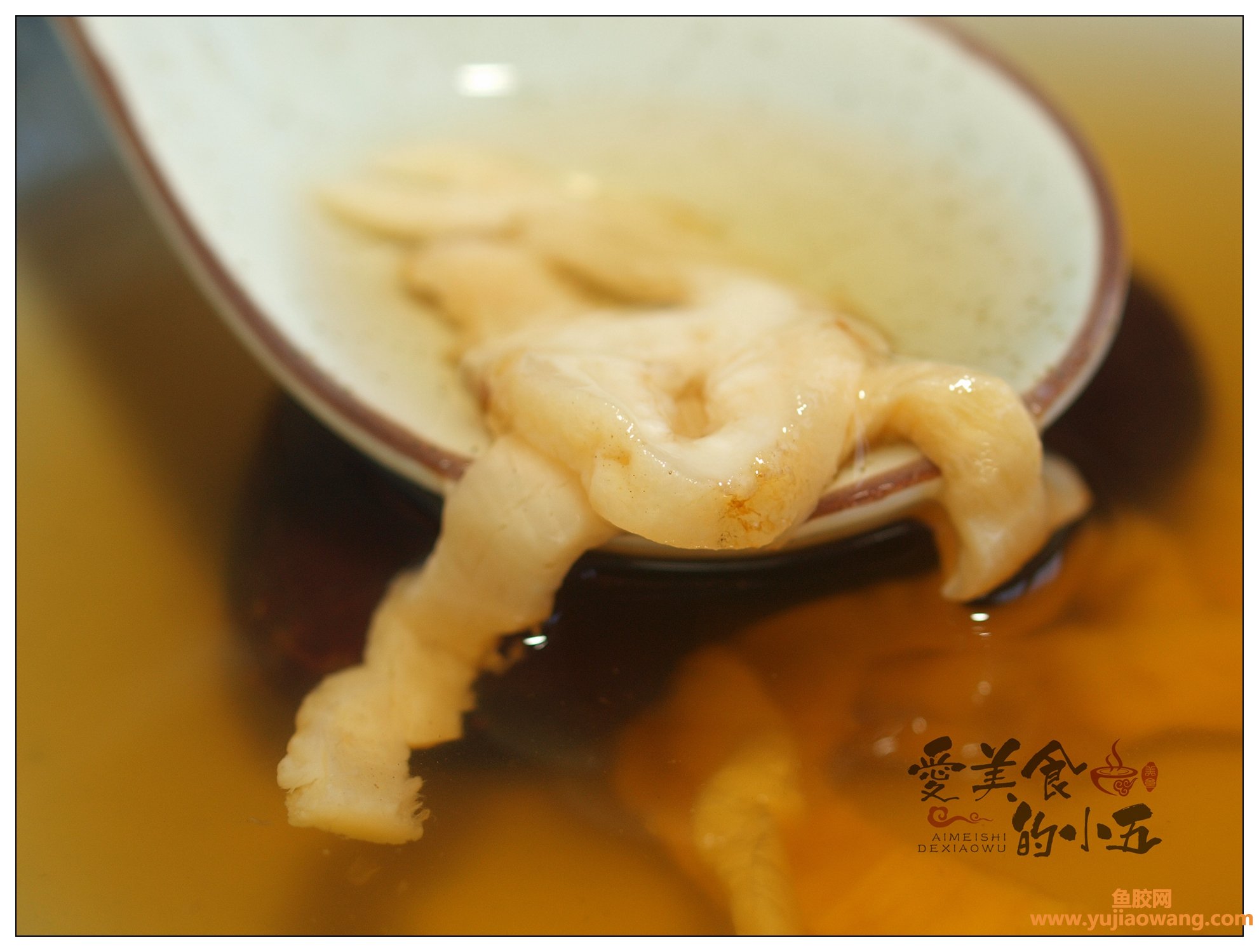 (鱼胶放什么一起炖)红枣炖鱼胶，晚上提前炖好的汤水，无须早起也有暖