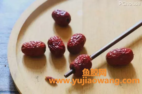 (孩子吃鱼胶特别好)冷天要多喝这鱼胶汤，增强体质，提高免疫力，孩子