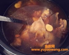 (鱼胶用电饭煲炖的)超级简单又滋润的电锅花胶炖鸡汤，国庆长