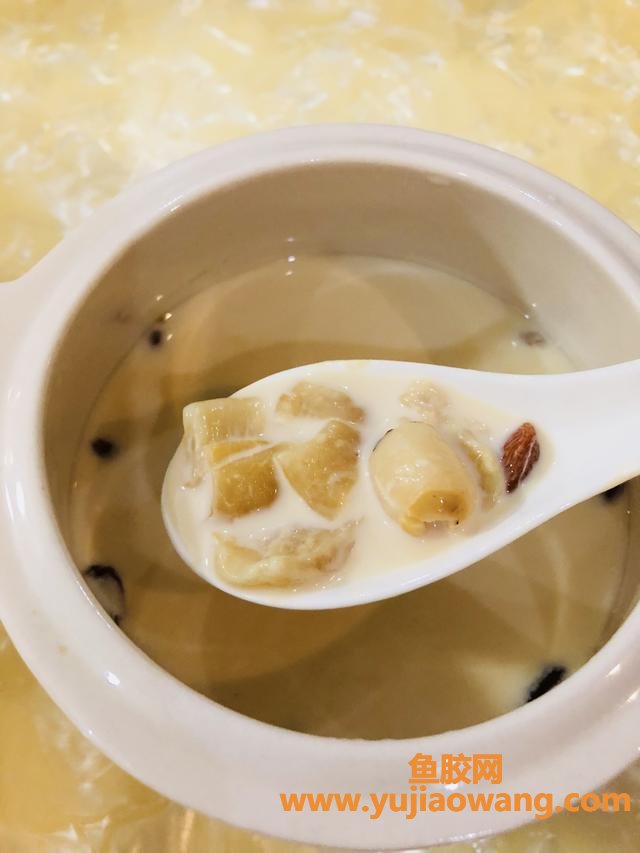 (鱼胶红枣炖牛奶的功效与作用)花胶炖牛奶，冬季时节适宜吃的甜品，一