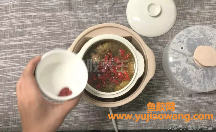 (几个月的宝宝可以吃鱼胶吗)准妈妈吃花胶秘笈_从这道花胶靓汤开始~