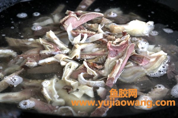(鱼胶和羊肉一起吃吗)12张图片讲解花胶羊杂汤制作全过程