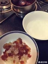 雪燕桃胶皂角米花胶的做法(桃胶皂角米雪燕的做法是什么？)