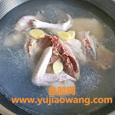 (鸡肉香菇鱼胶可以一起吗)冬天的的味道，吉祥如意花胶鸡不用烤箱照样