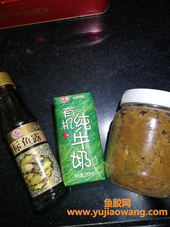 (什么锅煮鱼胶最好)寒露，做一道潮汕特色的，鱼胶砂锅粥，粥水浓郁鲜