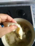 花胶银耳莲子汤的功效 黄花胶的功效与作用