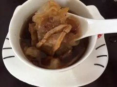 夏天可以吃薏米花胶百合汤吗 薏米百合花胶汤的功效